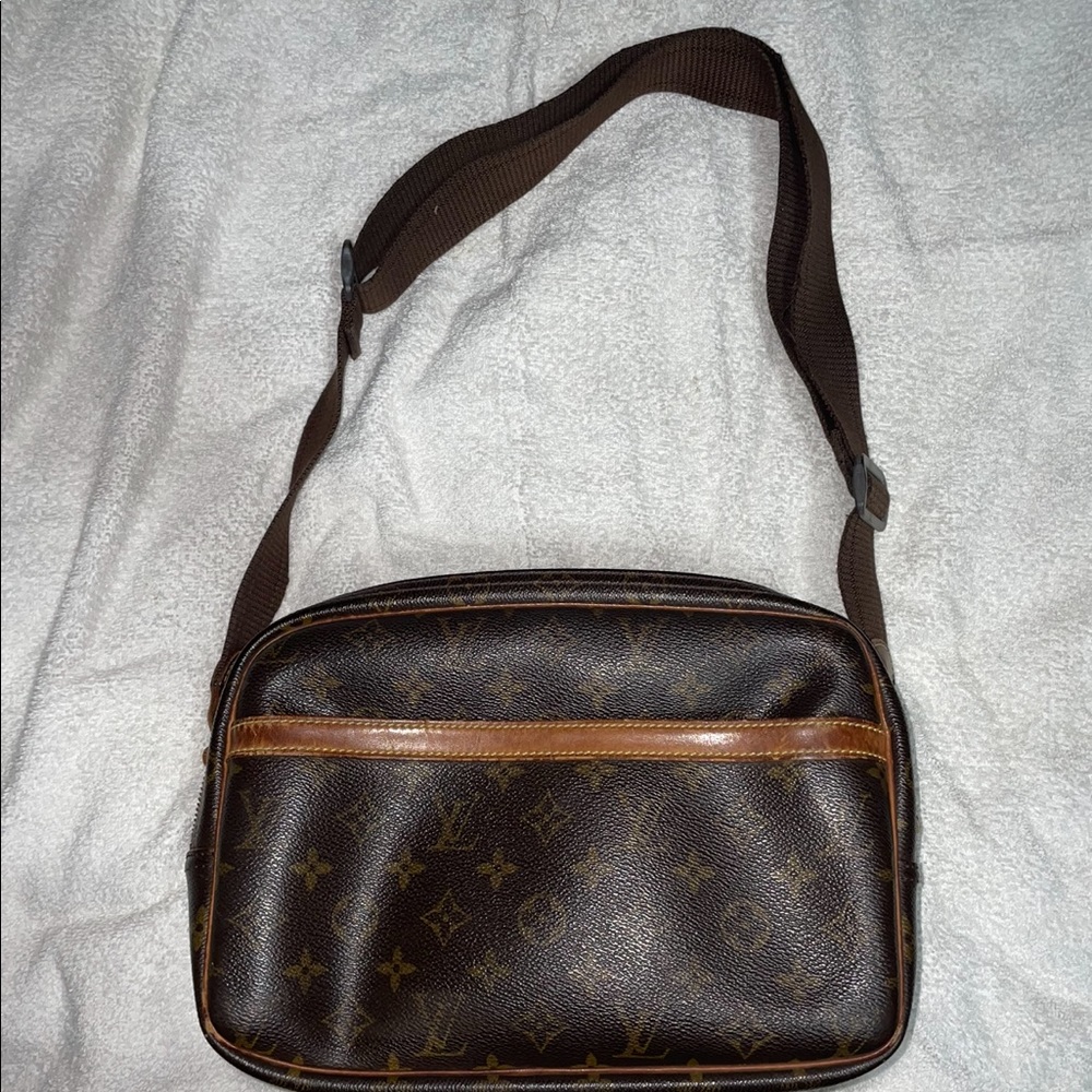 Louis vuitton reporter monogram crossbody bag